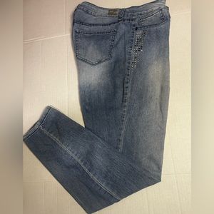 l.e.i. Faded Blue Jeans with Embellishment 11
